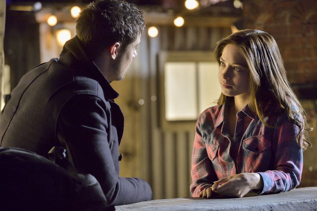 Versuchen alles, um Gabe endlich loszuwerden: Vincent (Jay Ryan, l.) und Cat (Kristin Kreuk, r.) ... - Bildquelle: 2013 The CW Network, LLC. All rights reserved.