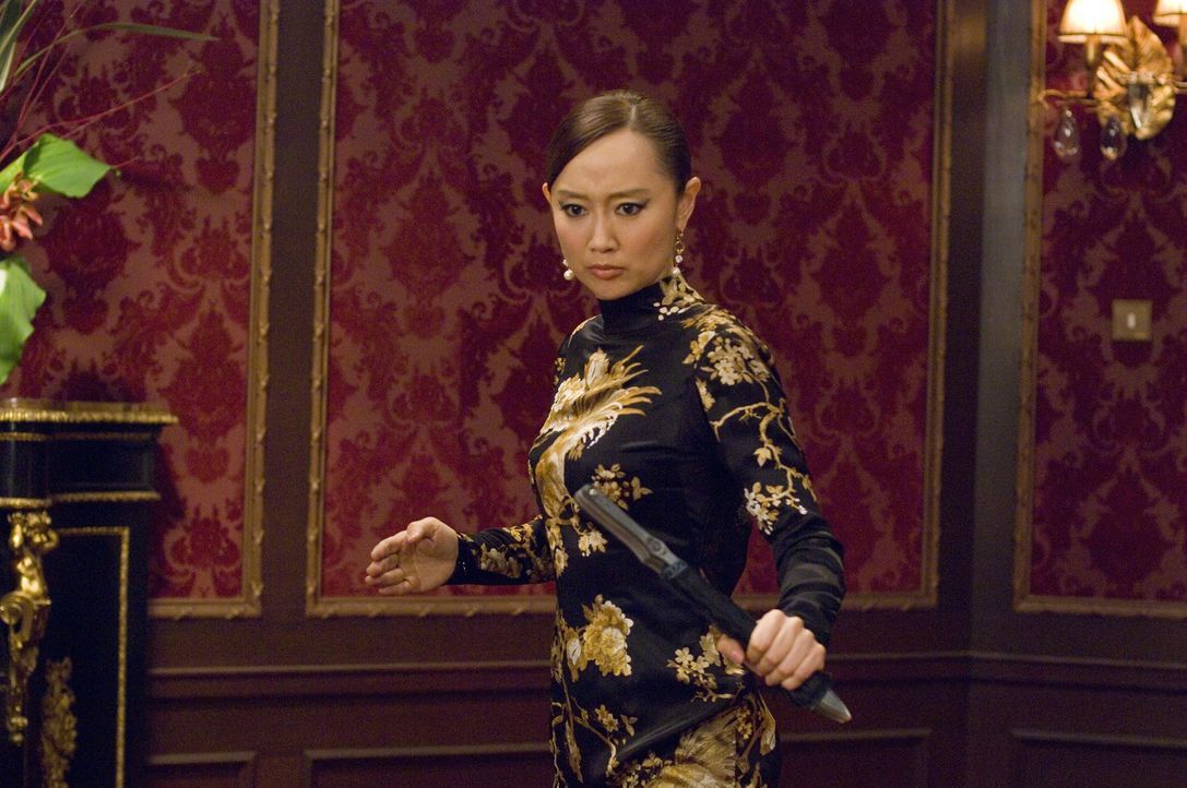 Plötzlich erscheint Botschafter Hans schöne Tochter Soo Yung (Zhang Jingchu) in Paris, um Lee und Carter das Versprechen abzunehmen, die Drahtzieher... - Bildquelle: Warner Bros.