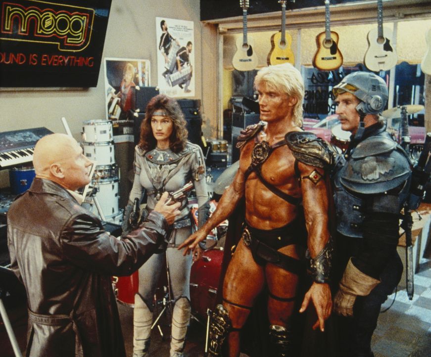 In ihrem Kampf gegen den finsteren Herrscher Skeletor stellt sich He-Man (Dolph Lundgren, 2.v.r.), Teela (Chelsea Field, 2.v.l.) und Duncan (Jon Cyp... - Bildquelle: CANNON FILMS INC. AND CANNON INTERNATIONAL B. V