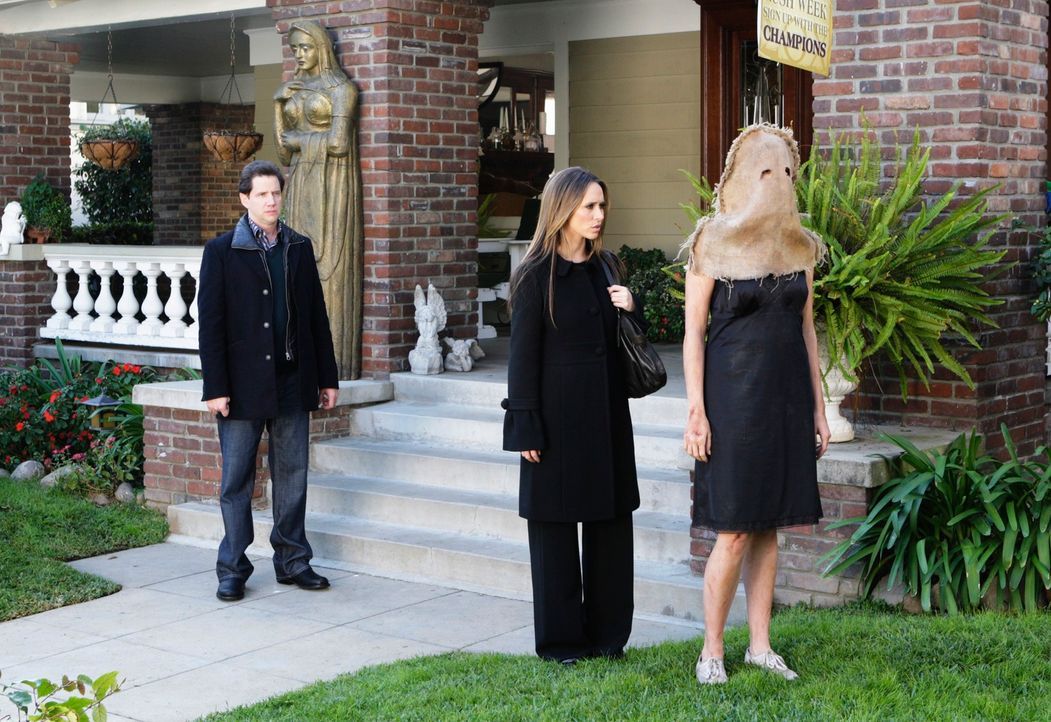 Immer wieder tauchen Geister auf, die Melinda (Jennifer Love Hewitt, M.) um Hilfe bitten. Diesmal taucht eine Studentin (Andrea Bowen, r.) auf, der... - Bildquelle: ABC Studios