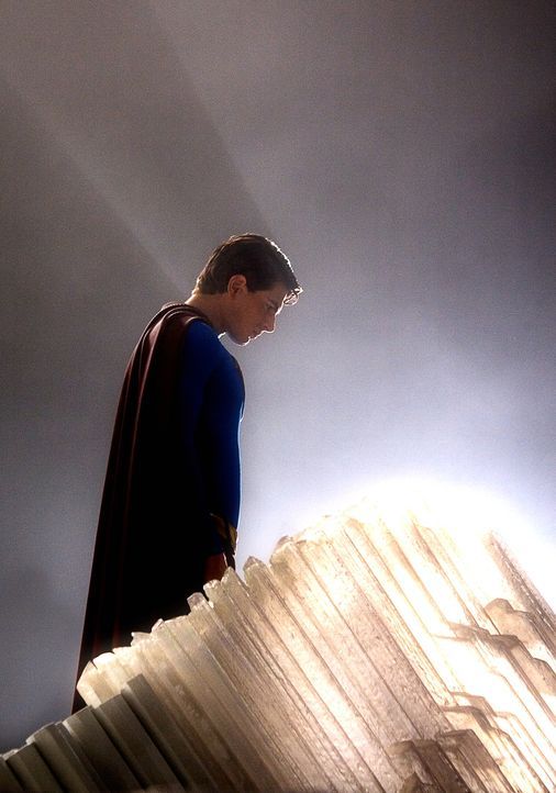 Nachdem Superman (Brandon Routh) gesehen hat, dass sein Heimatplanet Krypton restlos zerstört ist, kehrt er zur Erde zurück. Doch auch dort hat sich... - Bildquelle: Warner Brothers International Television Distribution Inc.