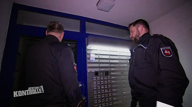 Achtung Kontrolle - Achtung Kontrolle! - Thema U.a.: Drei Einsätze In Einer Nacht Im Problemhochhaus Celle