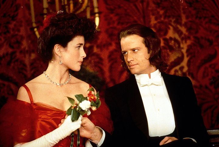 Ein sehr domestizierter Lord Clayton (Christopher Lambert, r.) mit einer sehr kultivierten Jane (Andie MacDowell, l.) ... - Bildquelle: Warner Bros.