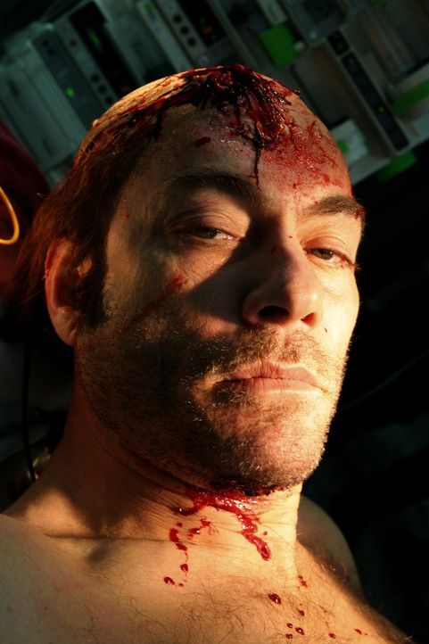 Nach einem Kopfschuss fällt der drogensüchtigere Cop Anthony Stowe (Jean-Claude Van Damme) monatelang ins Koma. Kaum wieder erwacht, macht er sich d...