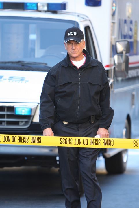 Special Agent Patterson, ein Kollege von Gibbs (Mark Harmon), wird erschossen vorgefunden. Zuvor hatte dieser ein Gemälde an Abby geschickt, die sic... - Bildquelle: CBS Television