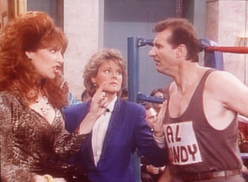 Peggy (Katey Sagal, l.) und Marcy (Amanda Bearse, M.) drängen Al (Ed O'Neill, r.), mit einen Ringkampf Geld zu verdienen. - Bildquelle: Columbia Pictures