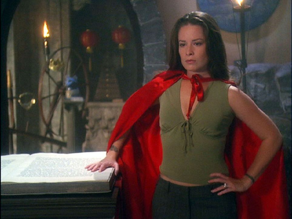 Piper (Holly Marie Combs) nimmt ihren Mut zusammen und zeigt der bösen Hexe, wer die Mächtigere ist ... - Bildquelle: Paramount International Television