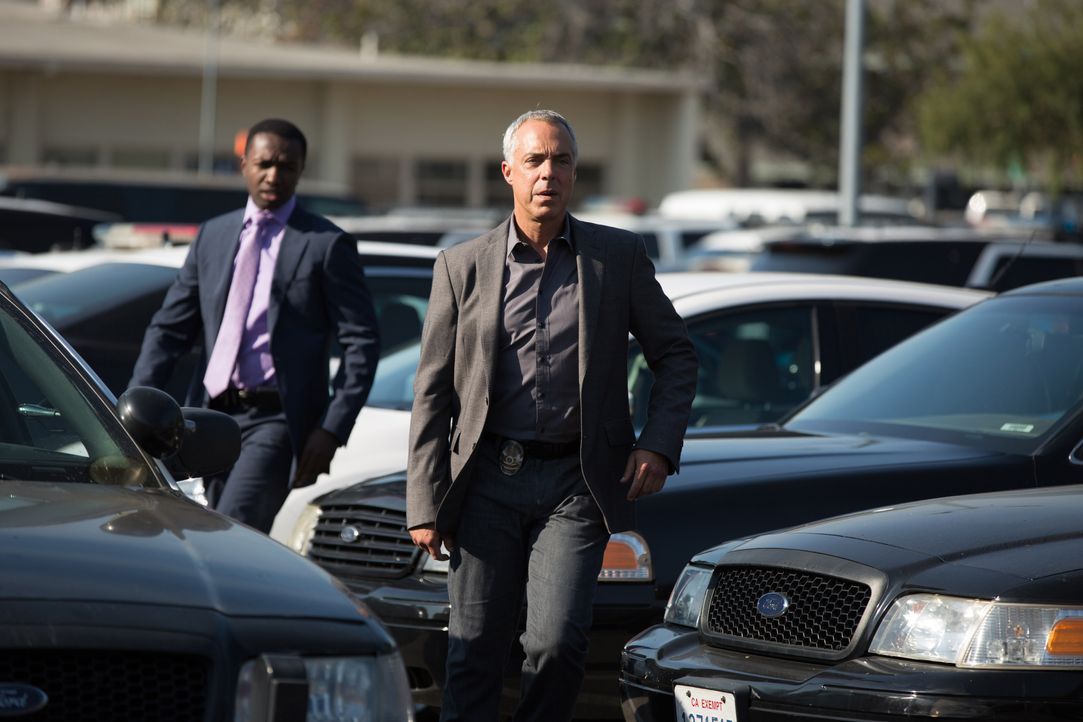 Jerry Edgar (Jamie Hector, l.); Harry Bosch (Titus Welliver, r.) - Bildquelle: Aaron Epstein © Amazon.com, Inc. and Fabrik Entertainment, Inc. / Aaron Epstein