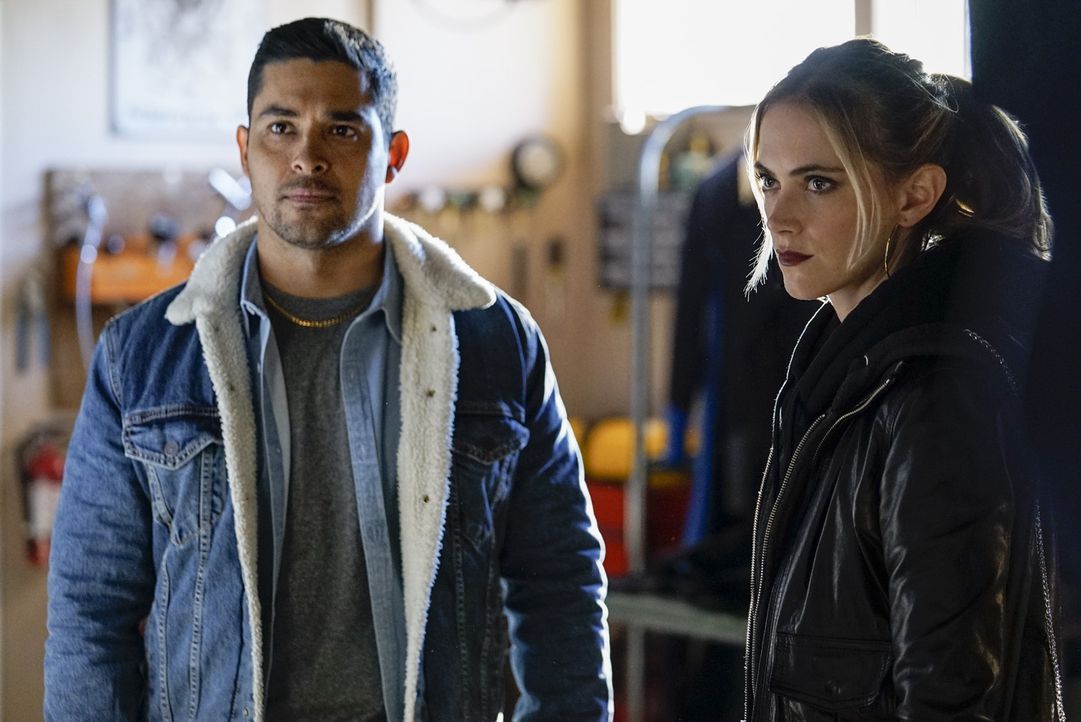 Ermitteln verdeckt als kriminelles Pärchen, um den Kopf eines Drogenrings zu fassen: Torres (Wilmer Valderrama, l.) und Bishop (Emily Wickersham, r.... - Bildquelle: Cliff Lipson © 2017 CBS Broadcasting, Inc. All Rights Reserved. / Cliff Lipson