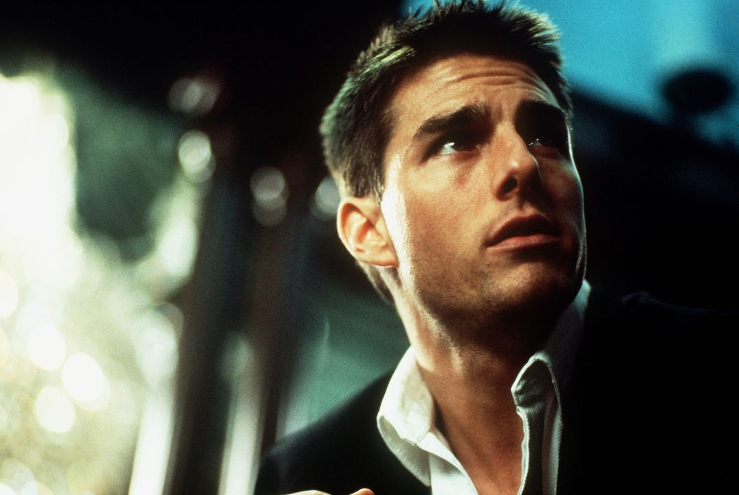 Als der junge Agent Ethan Hunt (Tom Cruise) sieht, wie seine Kollegen zu Tode kommen und sein Chef und väterlicher Freund, Jim Phelps, blutüberstr... - Bildquelle: Paramount Pictures