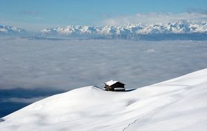 einsame Hütte auf Berg