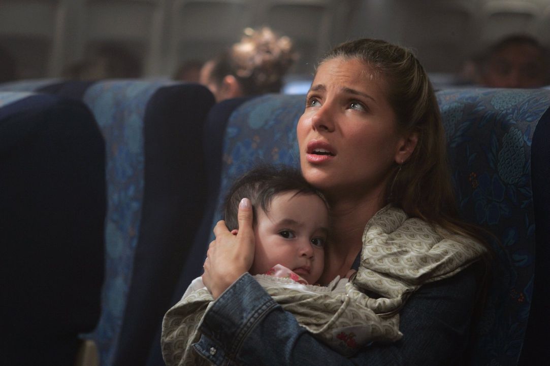 Fürchtet um ihr Leben und um das ihres Babys: Fluggast Maria (Elsa Pataky) ... - Bildquelle: Warner Brothers