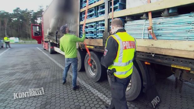 Achtung Kontrolle - Achtung Kontrolle! - Thema U. A.: Leichtsinniger Lkw-fahrer - Autobahnpolizei Niedersachsen