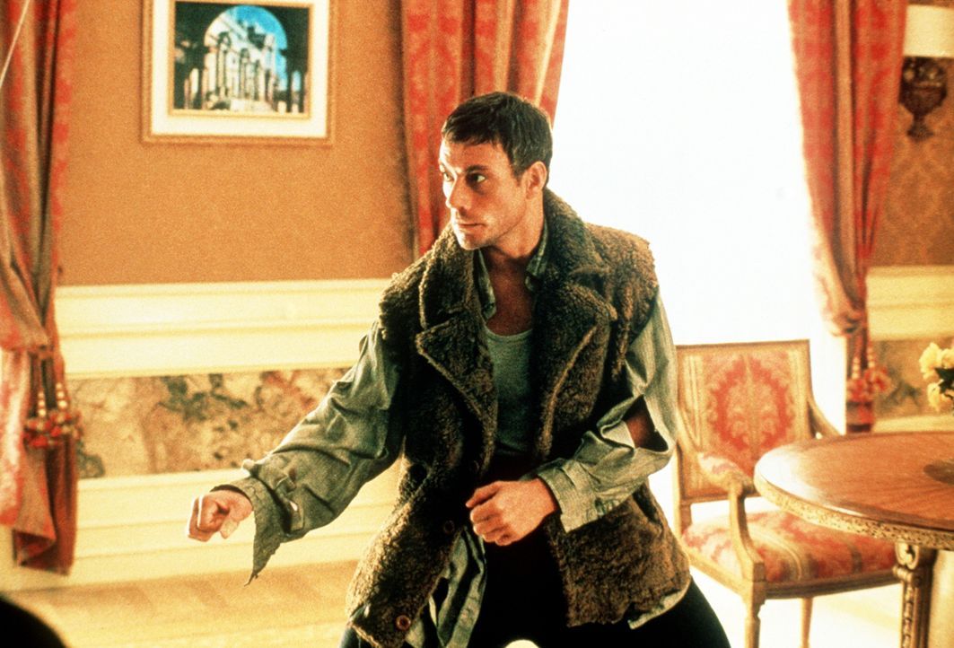 Kaum hat Anti-Terror-Spezialist Jack (Jean-Claude Van Damme) in seinem Hotel in Rom eingecheckt, schickt ihm der gefährliche Terrorist Stavros seine... - Bildquelle: Columbia TriStar