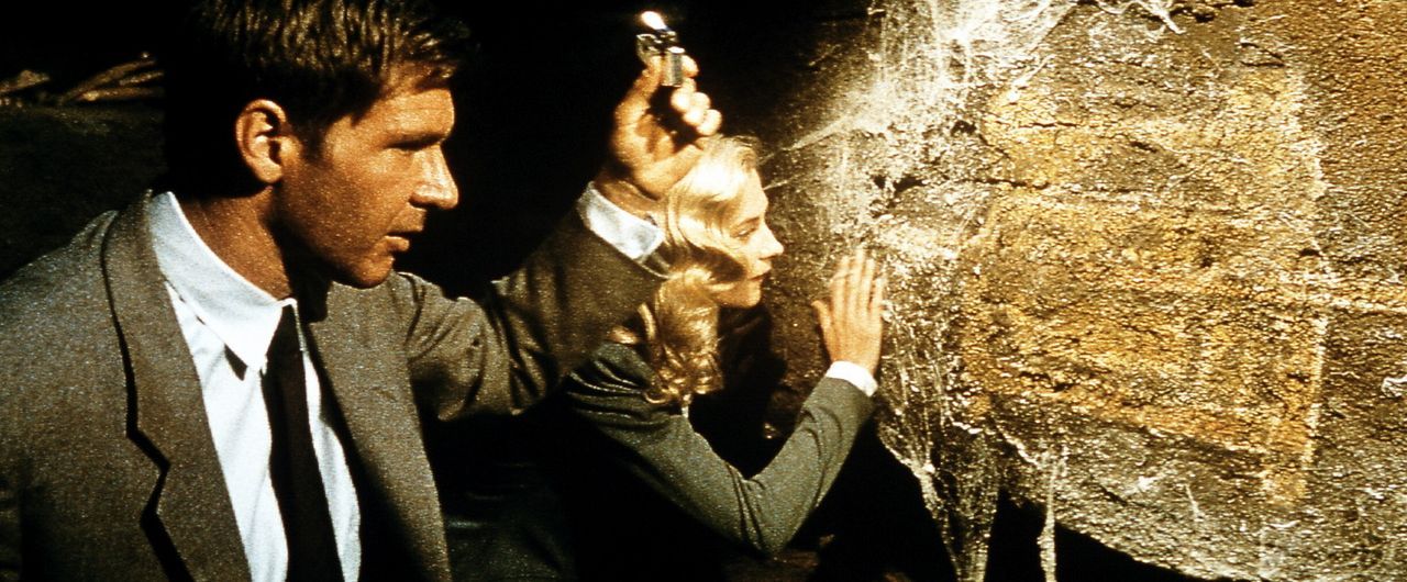 In den Katakomben Venedigs hofft Indy (Harrison Ford, l.), zusammen mit der attraktiven Elsa Schneider (Alison Doody, r.) die zweite Tafel zu finden... - Bildquelle: Paramount Pictures