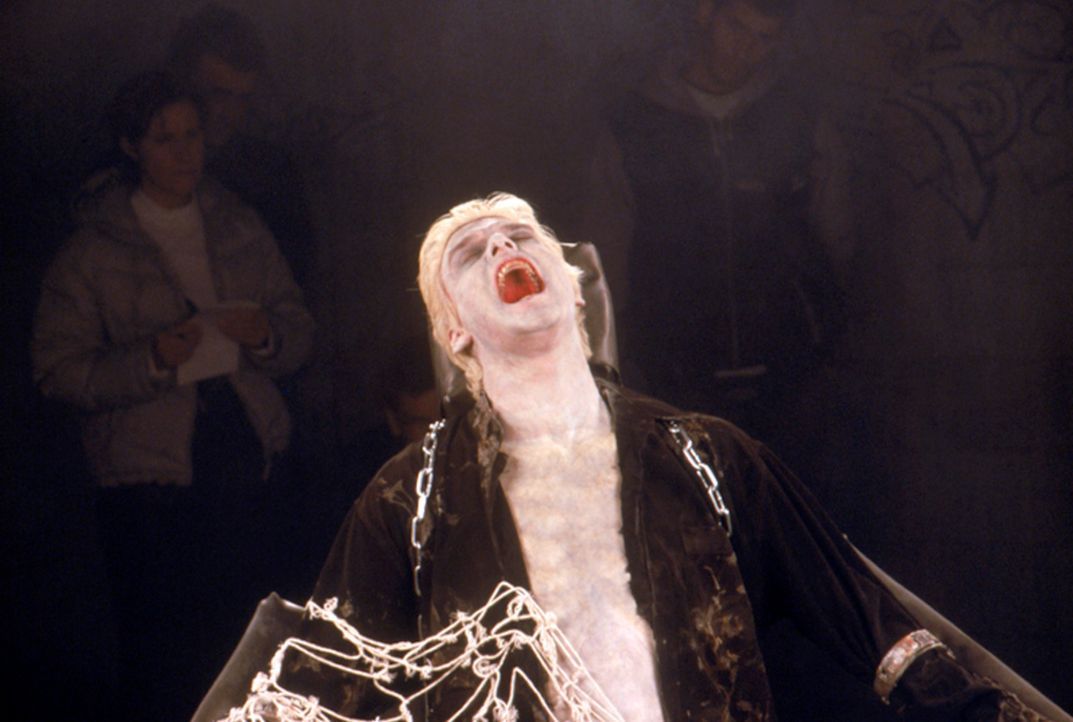 Dracula (Stephen Billington) is back! Langsam aber sicher kommt der "Boss der Vampire" zu neuen Kräften.... - Bildquelle: Neo Art & Logic