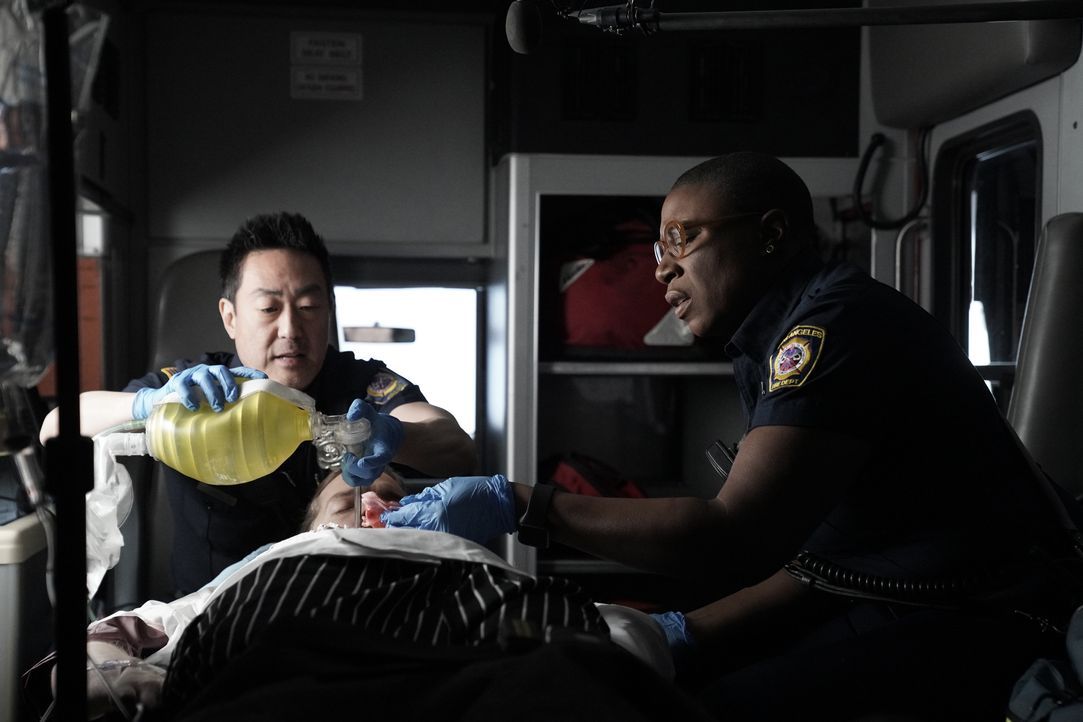 Howie "Chimney" Han (Kenneth Choi, l.); and Henrietta "Hen" Wilson (Aisha Hinds, r.) - Bildquelle: Jack Zeman © 2019-2020 Twentieth Century Fox Film Corporation.  All rights reserved. / Jack Zeman