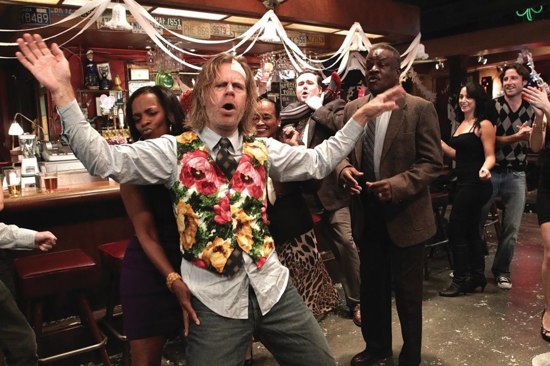 Natürlich taucht auch Frank (William H. Macy) auf, wenn es irgendwo kostenlosen Alkohol gibt ... - Bildquelle: 2010 Warner Brothers