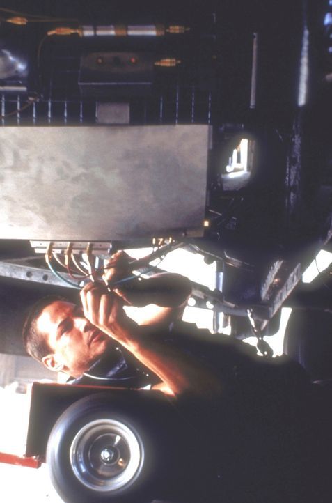 Wird es dem tapferen Polizisten Jack (Keanu Reeves) gelingen, die Bombe während der Fahrt zu entschärfen? - Bildquelle: Twentieth Century Fox of Germany