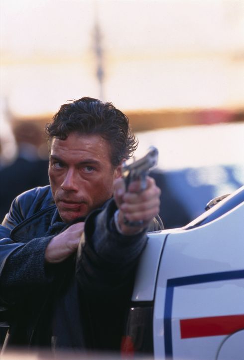 Moreau (Jean-Claude Van Damme) weiß, dass es nur eine Möglichkeit gibt, die Mörder seines Bruders zu ermitteln: Er muss in Mikhails Haut schlüpf... - Bildquelle: Sony Pictures Television International. All Rights Reserved.