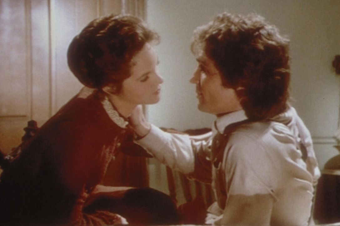 Adam (Linwood Boomer, r.) und seine Frau Mary (Melissa Sue Anderson, l.) sind sehr zufrieden mit ihrer neuen Anwaltspraxis in Walnut Grove. Schon am... - Bildquelle: Worldvision