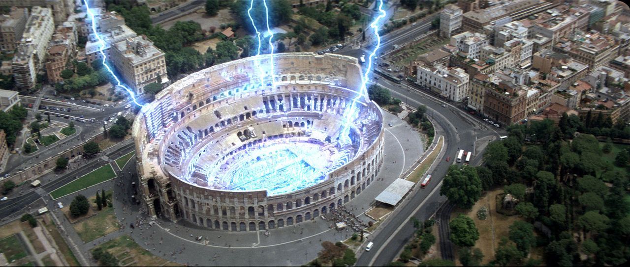 In Rom legt ein elektrischer Supersturm das antike Kolosseum in Schutt und Asche ... - Bildquelle: TM & Copyright   2003 by Paramount Pictures. All Rights Reserved.