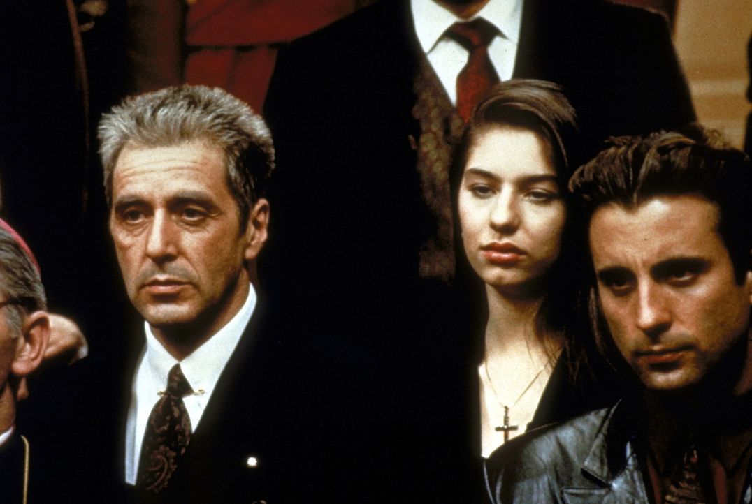 Für seinen Onkel ist Vincent (Andy Garcia, r.) sogar bereit zu töten: Er bewährt sich, als er Don Michael (Al Pacino, l.) das Leben rettet ... - Bildquelle: Paramount Pictures