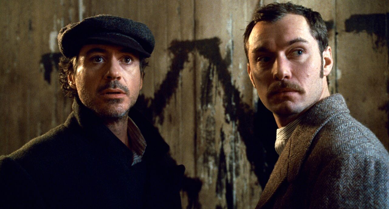 Ihre wichtigste Mission beginnt: Sherlock Holmes (Robert Downey Jr., l.) und Dr. Watson (Jude Law, r.) ... - Bildquelle: © Warner Brothers