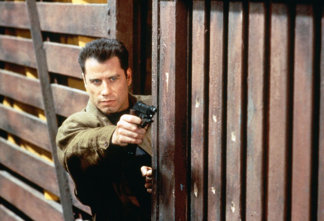 Airforce-Pilot Vic Deakins (John Travolta) begeht einen schrecklichen Verrat und raubt die Atomwaffen eines Bombers ... - Bildquelle: 1996 Twentieth Century Fox Film Corporation.  All rights reserved.