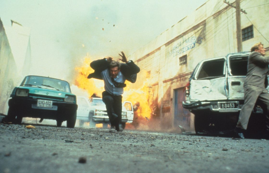 Rush Hour in Bogotá: ein kleiner Hinterhalt für CIA-Agent Jack Ryan (Harrison Ford). - Bildquelle: Paramount Pictures