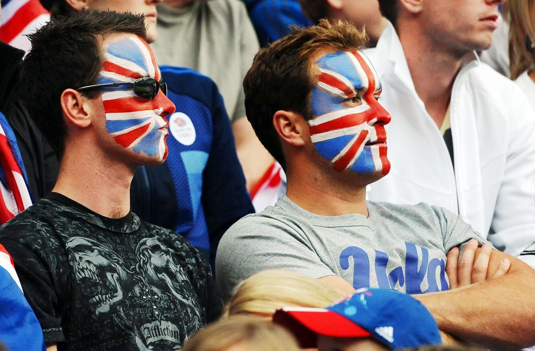 "Kriegsbemalung" der englischen Fans - Bildquelle: AFP