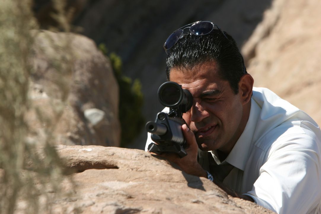 Auf der Jagd nach den Entführer von James Costin: Cruz (Carlos Gomez) ... - Bildquelle: Warner Bros. Entertainment Inc.
