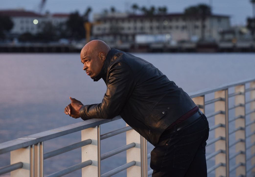 Kann Murtaugh (Damon Wayans) dem Mann, der ihm vor 17 Jahren eine Pistole an den Kopf hielt, nun doch Vertrauen schenken? - Bildquelle: Warner Brothers