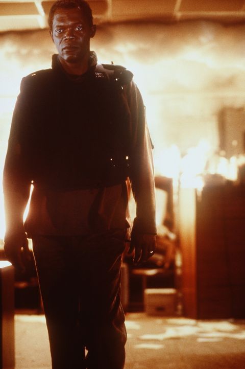 Weil sein Partner Nathan erschossen wurde, steckt Danny (Samuel L. Jackson) in einer auswegslosen Situation ... - Bildquelle: TM+  Warner Bros.