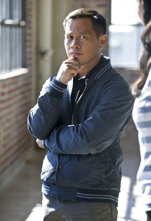 Soll dem Team helfen, den Schützen ausfindig zu machen, der Sam angeschossen hat: Jemadar Thapa (Ernie Reyes jr.) ... - Bildquelle: CBS Studios Inc. All Rights Reserved.