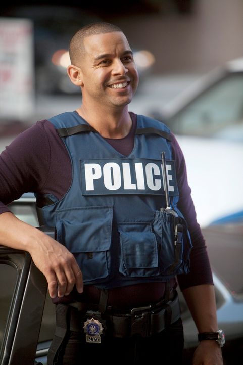 Ein Scharfschütze treibt in New York sein Unwesen. Javier Esposito (Jon Huertas) und sein Team sagen dem Mörder den Kampf an ... - Bildquelle: 2011 American Broadcasting Companies, Inc. All rights reserved.