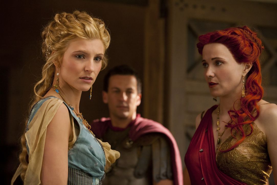 Glaber (Craig Parker, M.) will nicht an dem Fest teilnehmen, das Batiatus für ihn ausgerichtet hat, sondern reist nach Rom ab. Doch seine Frau Ilit... - Bildquelle: 2010 Starz Entertainment, LLC