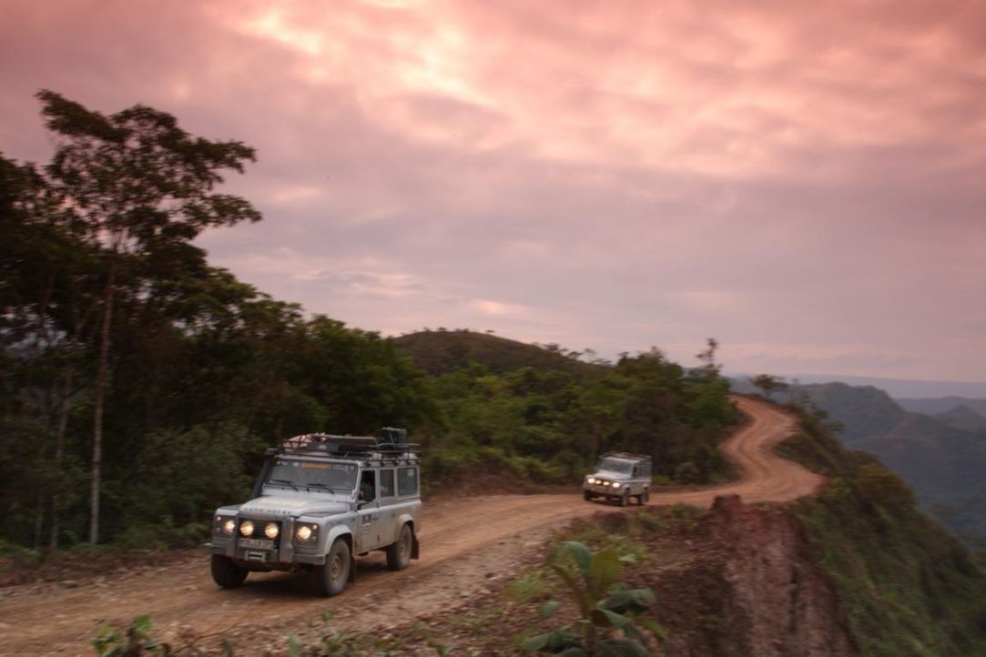 Die "Land Rover Experience Tour" führt seine furchtlosen Teilnehmer über die Anden, durch den Regenwald Amazoniens und vorbei am Titicacasee. - Bildquelle: kabel eins