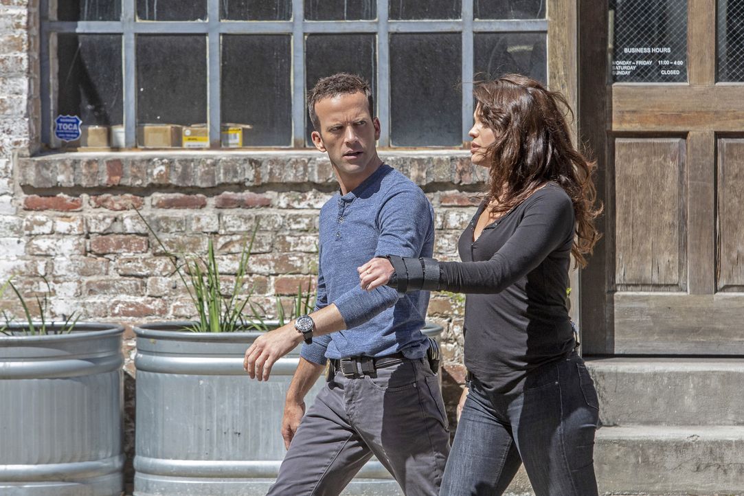 Suchen nach der undichten Stellt beim NCIS, die Informationen an die Presse gibt: Tammy (Vanessa Ferlito, r.) und LaSalle (Lucas Black, l.) ... - Bildquelle: Skip Bolen 2018 CBS Broadcasting, Inc. All Rights Reserved / Skip Bolen
