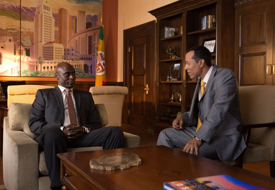 Irvin Irving (Lance Reddick, l.); Hector Ramos (Yancey Arias, r.) - Bildquelle: Amazon.com, Inc. and Fabrik Entertainment, Inc.