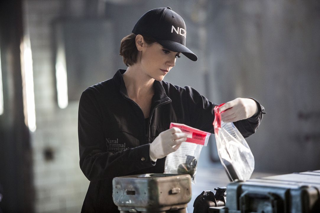 Brody (Zoe McLellan) und ihre Kollegen vom NCIS ermitteln in einem für Pride sehr persönlichen Fall. Denn nachdem seine Tochter einen Mann überwälti... - Bildquelle: Skip Bolen 2016 CBS Broadcasting, Inc. All Rights Reserved / Skip Bolen