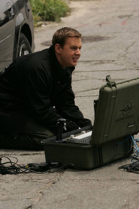 McGee (Sean Murray) ermittelt am Tatort ... - Bildquelle: CBS Television