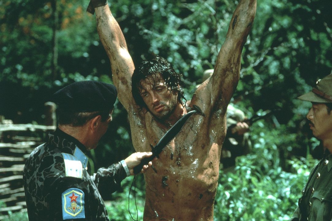 In Vietnam beginnt für John Rambo (Sylvester Stallone, M.) ein Kampf um Leben und Tod ... - Bildquelle: 1985 STUDIOCANAL. All Rights Reserved.