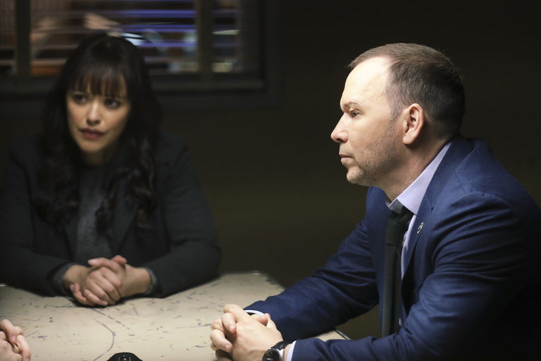 Maria Baez (Marisa Ramirez. l.); Danny Reagan (Donnie Wahlberg, r.) - Bildquelle: Craig Blankenhorn 2017 CBS Broadcasting Inc. All Rights Reserved. / Craig Blankenhorn