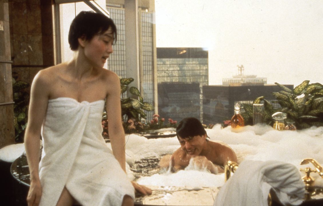 Tammy (Nina Li Chi, l.); Jackie (Jackie Chan) - Bildquelle: 1991 Hong Kong Film Directors' Guild Limited  All Rights Reserved