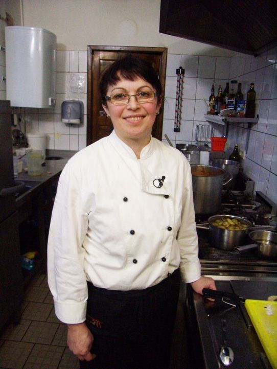 Die Köchin Lena Solovev hofft sehr, dass Frank Rosin dem Restaurant "Hemingway" wieder auf die Beine hilft. - Bildquelle: kabel eins