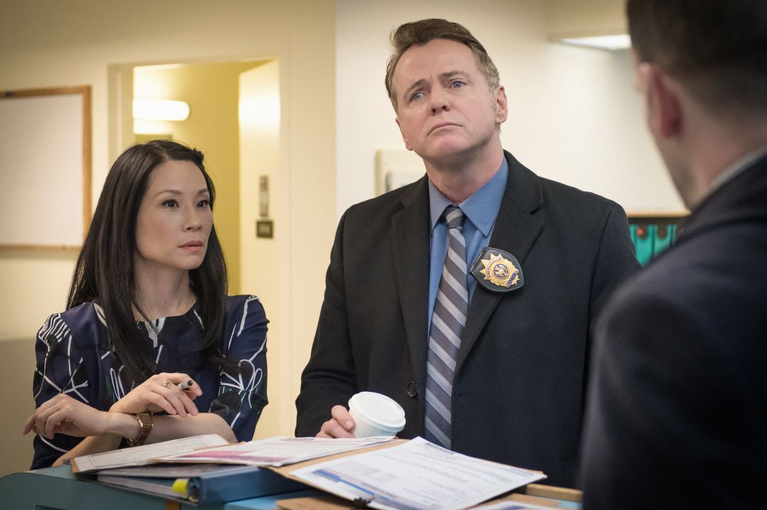 Irgend etwas ist  faul am Fall des vergifteten Taschendiebs Apollo Mercer. Dr. Watson (Lucy Liu, l.), Capt. Gregson (Aidan Quinn, M.) und Sherlock H... - Bildquelle: CBS Television