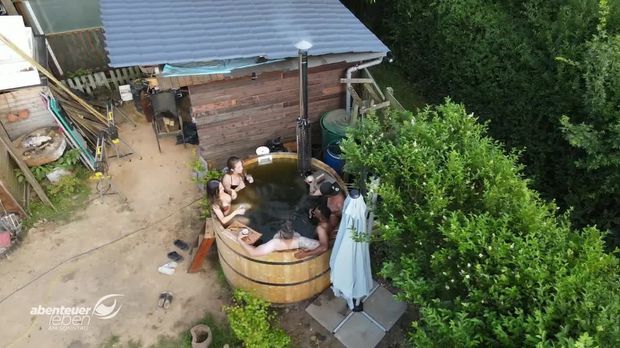 Abenteuer Leben - Abenteuer Leben - Sonntag: Ein Fass - Ein Ofen - Ein Hot Tub