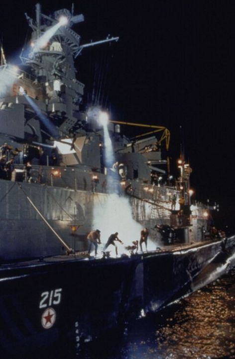An Bord der USS Missouri entbrennt ein Kampf auf Leben und Tod ... - Bildquelle: Warner Bros.
