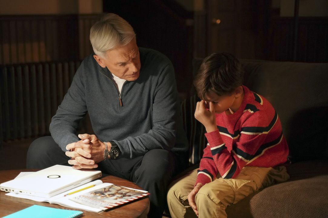 Leroy Jethro Gibbs (Mark Harmon, l.); Phineas (Jack Fisher, r.) - Bildquelle: Greg Gayne © 2019 CBS Broadcasting, Inc. All Rights Reserved. / Greg Gayne